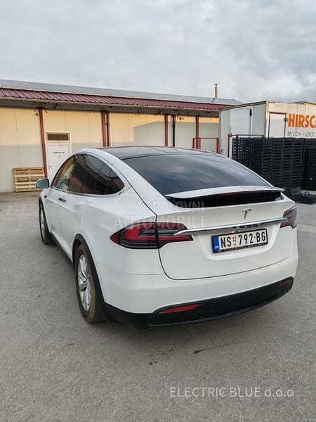 Tesla Model X 75D