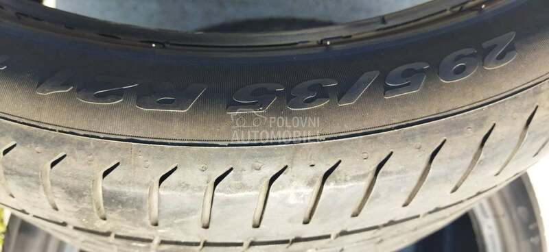 Pirelli 295/35 R21 Letnja