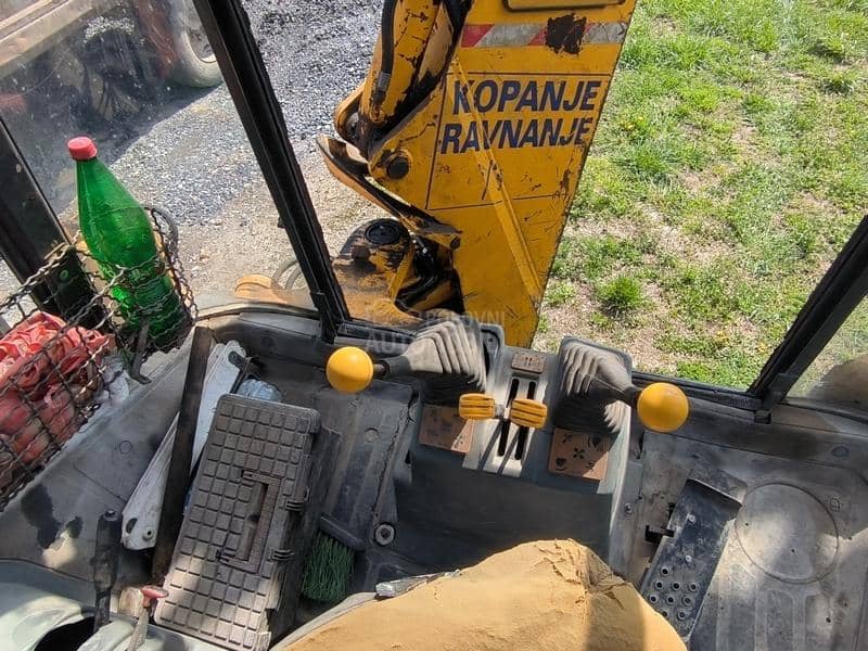 JCB 3CXT