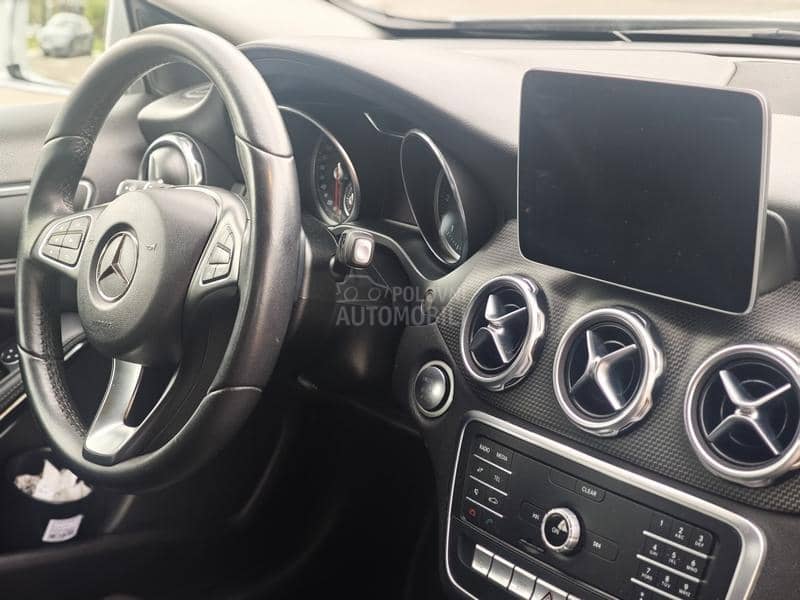 Mercedes Benz GLA 200 D 4MATIC