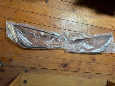 lajsna hrom resetke maglenke za Toyota Auris od 2015. do 2019. god.