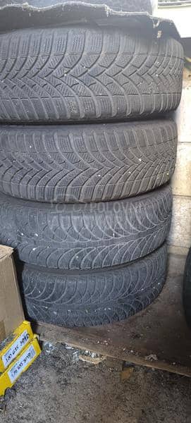 Semperit 185/60 R15 Zimska