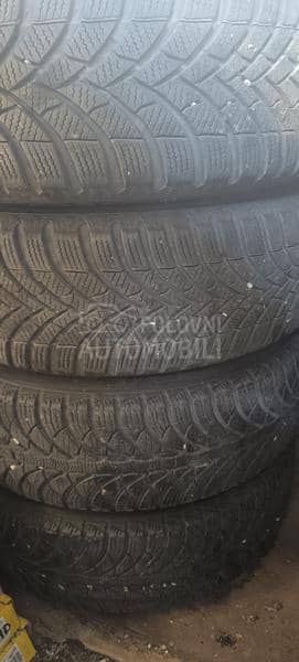 Semperit 185/60 R15 Zimska