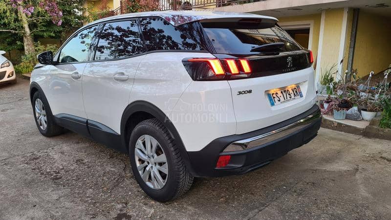 Peugeot 3008 1.5hdi 8AT