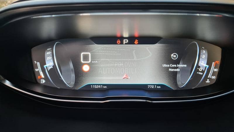 Peugeot 3008 1.5hdi 8AT