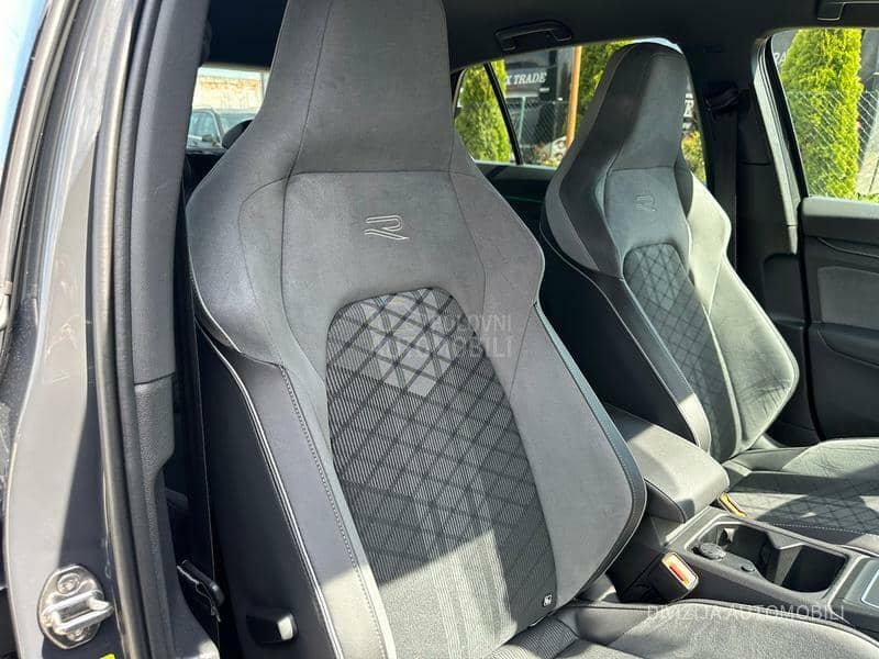 Volkswagen Golf 8 R-Line/IQ/HarmanK