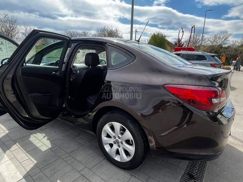 Opel Astra J 1,6