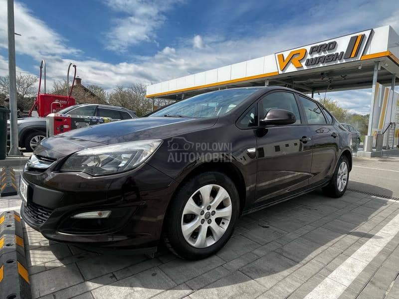 Opel Astra J 1,6