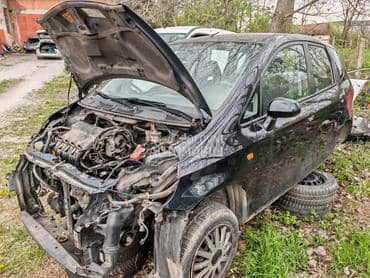 Honda Jazz 1.4b 2004. god. -  kompletan auto u delovima