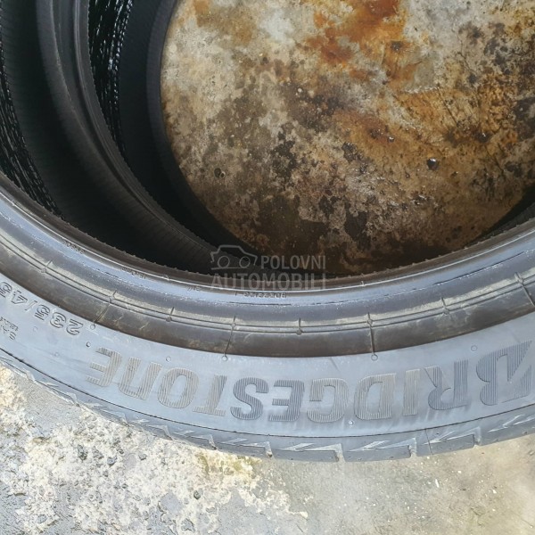 Bridgestone 235/45 R21 Letnja