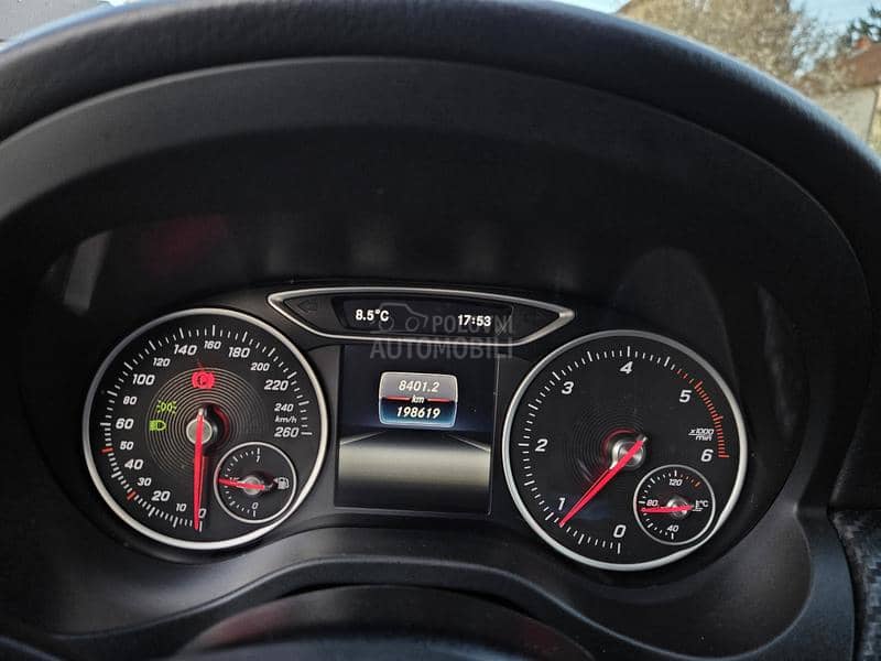 Mercedes Benz GLA 180 CDI XENON SERVIS