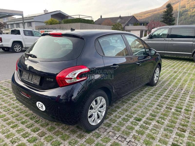 Peugeot 208 1,2 VTi  CH