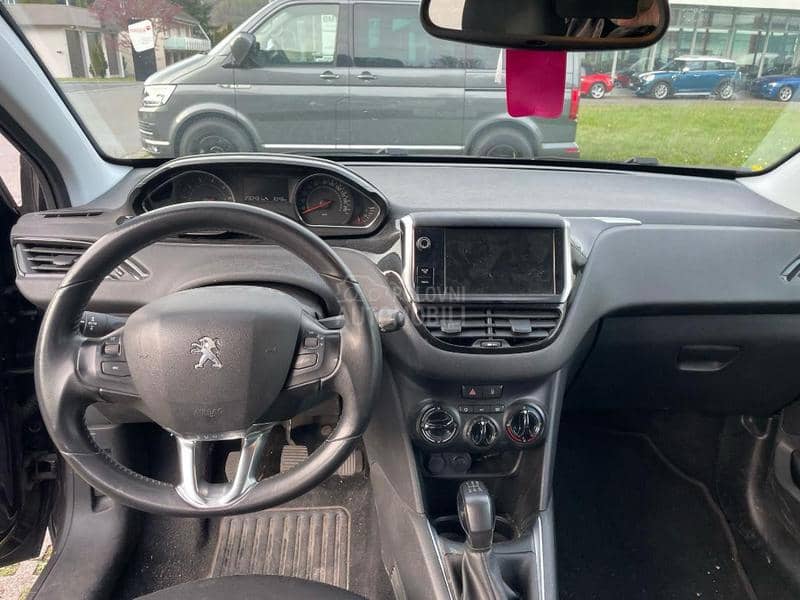 Peugeot 208 1,2 VTi  CH