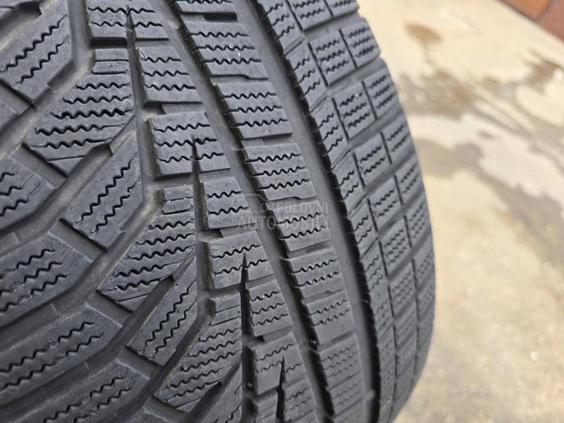 Hankook 245/40 R19 Zimska