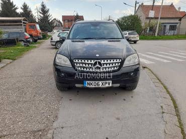 ML Hauba branik crna za Mercedes Benz ML Klasa, ML 280, ML 300 ... od 2004. do 2008. god.