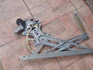 el.pod.stak pred.desna vrata za Toyota Yaris od 2012. do 2016. god.