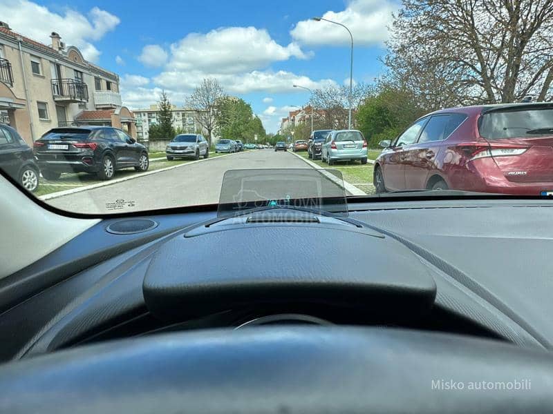 Mazda 2 1.5 D Head-Up Nav
