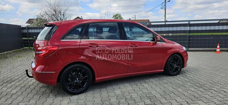 Mercedes Benz B 180 