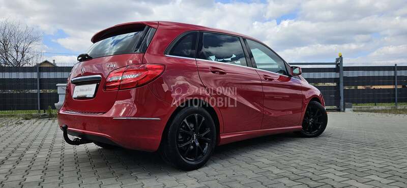 Mercedes Benz B 180 