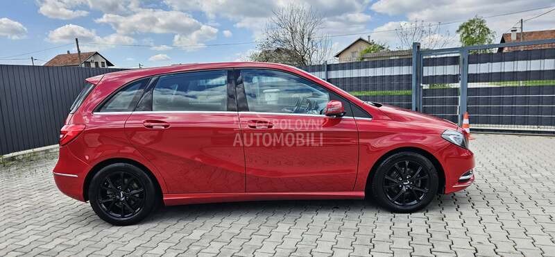 Mercedes Benz B 180 