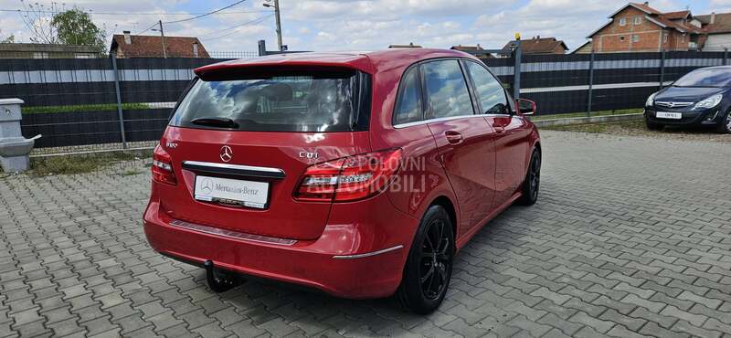 Mercedes Benz B 180 