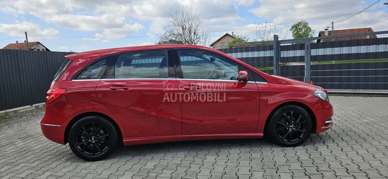 Mercedes Benz B 180 