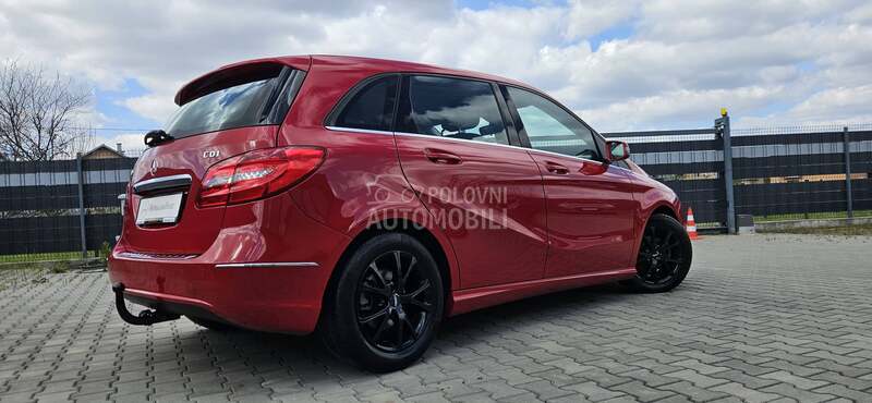 Mercedes Benz B 180 