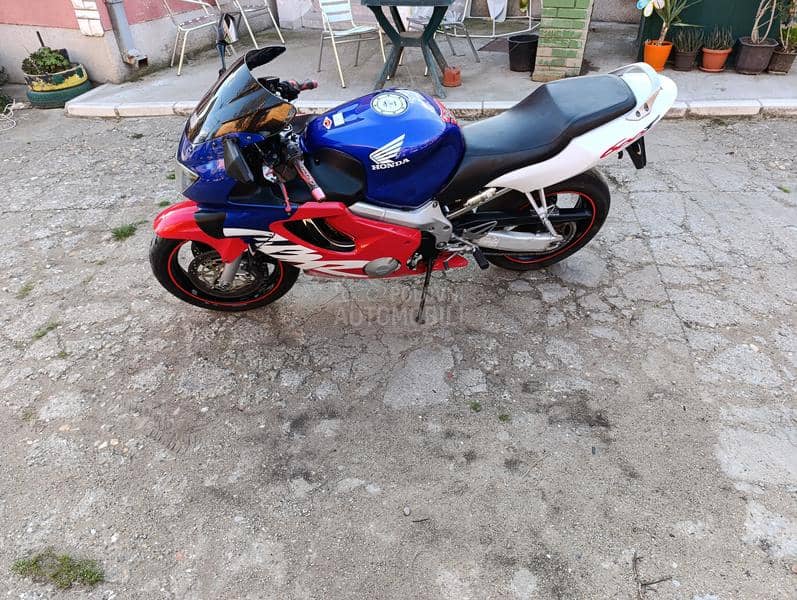 Honda CBR F4