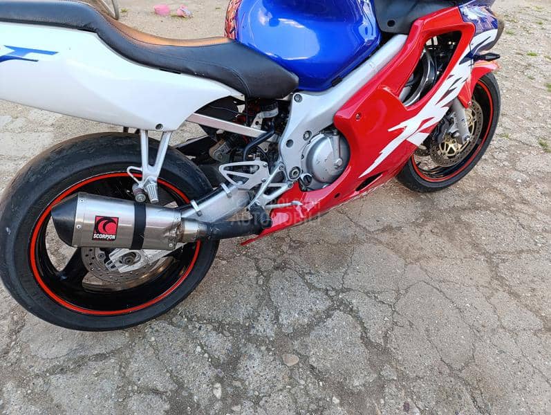 Honda CBR F4
