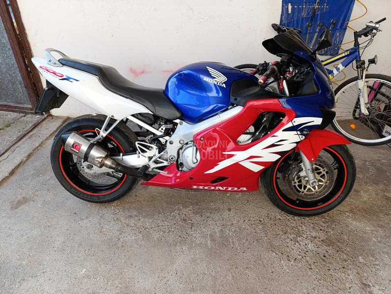 Honda CBR F4