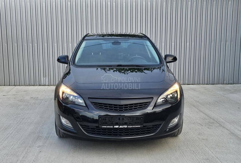 Opel Astra J 1.4b TURBO SPORT