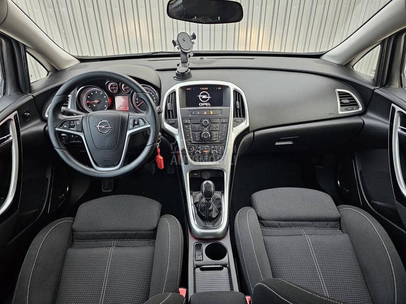 Opel Astra J 1.4b TURBO SPORT