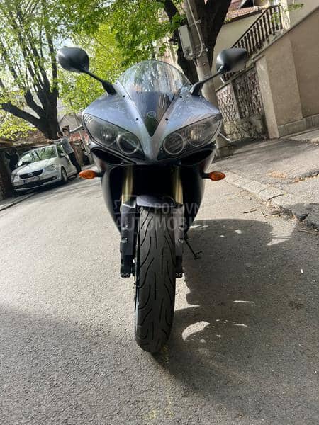 Yamaha r1