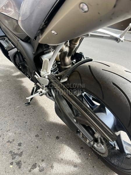 Yamaha r1