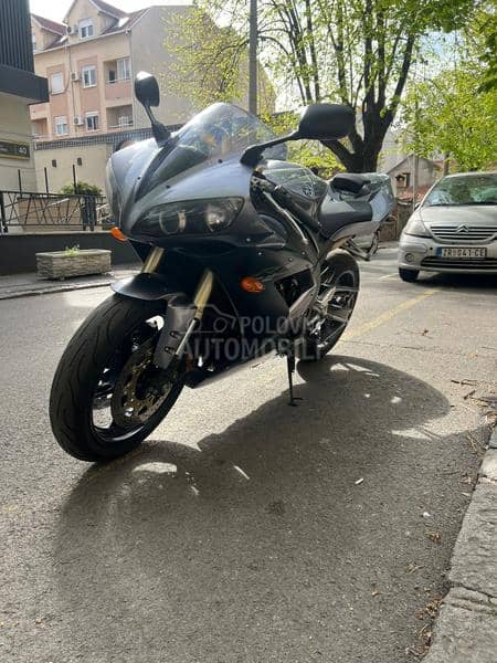 Yamaha r1