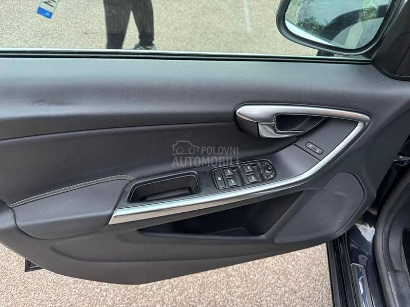 Volvo V60 2.0 D3 R-Design