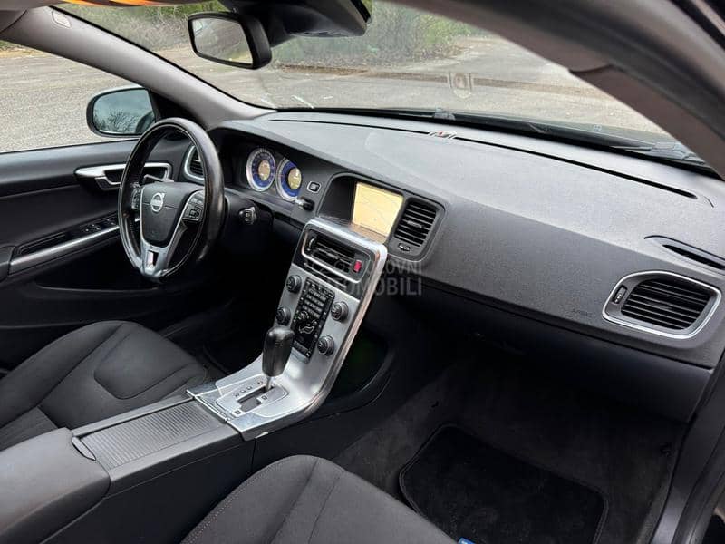 Volvo V60 2.0 D3 R-Design