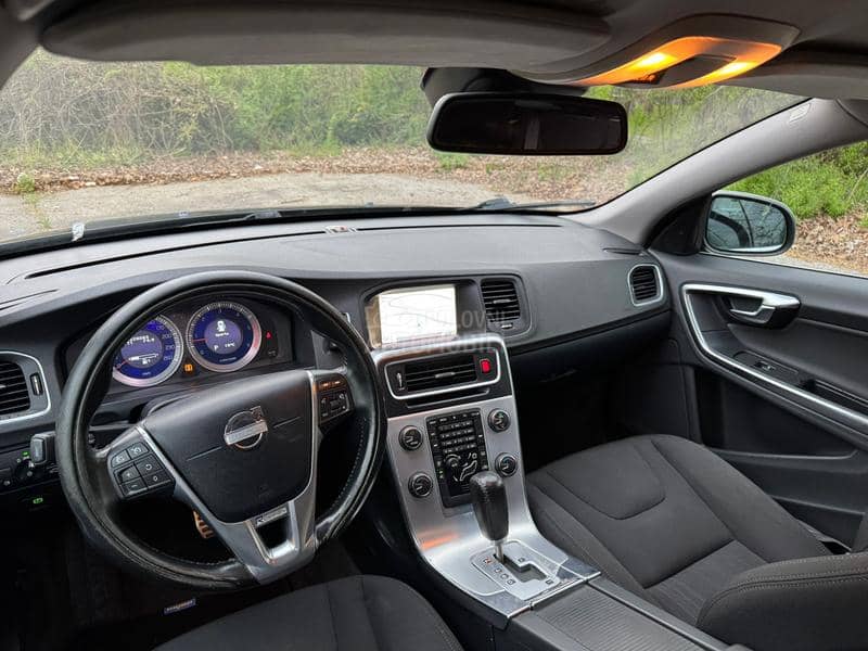 Volvo V60 2.0 D3 R-Design