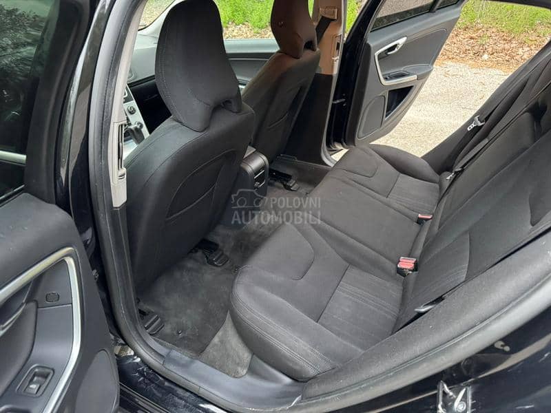 Volvo V60 2.0 D3 R-Design