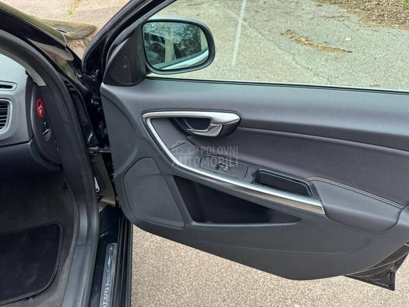 Volvo V60 2.0 D3 R-Design