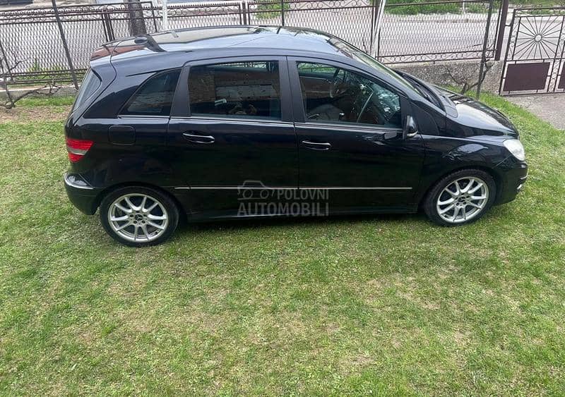 Mercedes Benz B 180 