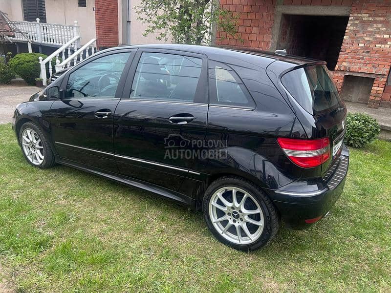 Mercedes Benz B 180 