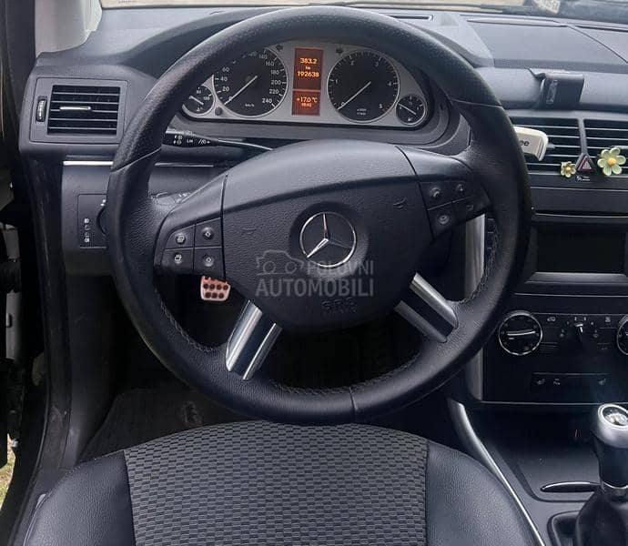 Mercedes Benz B 180 
