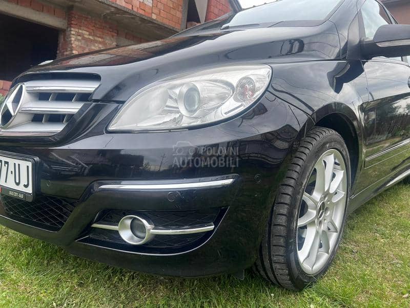 Mercedes Benz B 180 