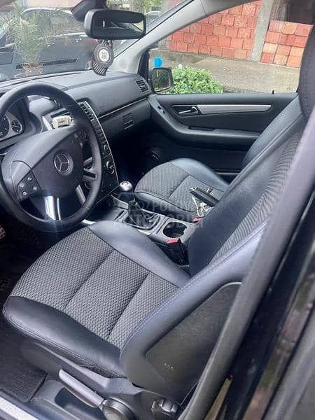 Mercedes Benz B 180 