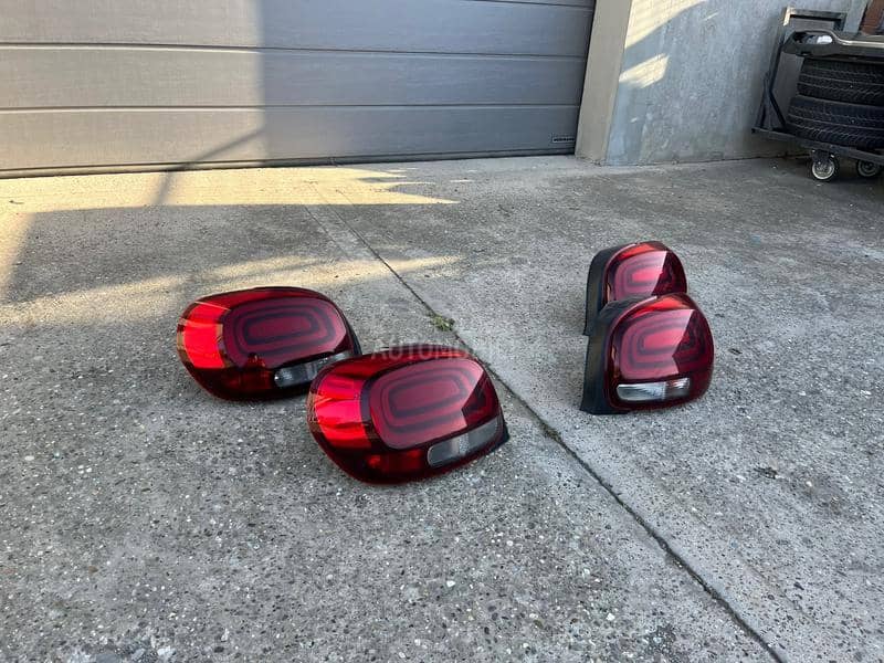 Zadnja Desna Leva Stop Lampa