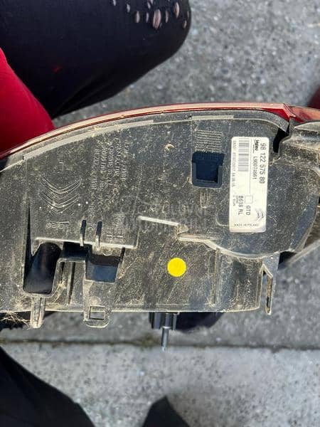 Zadnja Desna Leva Stop Lampa