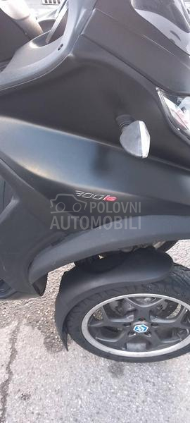 Piaggio 300