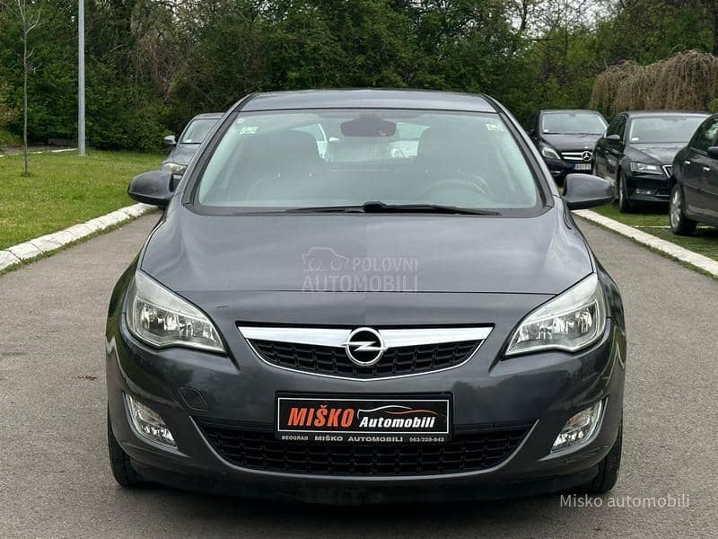 Opel Astra J 1.4 Turbo Nav CH