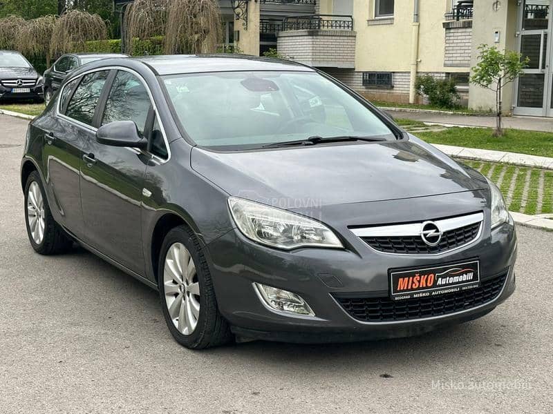 Opel Astra J 1.4 Turbo Nav CH